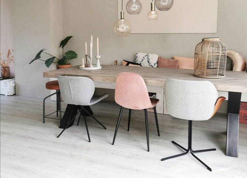 Zo stylen onze Binnenkijkers hun velvet eetkamerstoelen