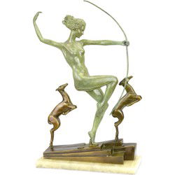 A BRONZE SCULPTURE OF DIANA WITH 2 DOGS GREEN / BROWN FINISH