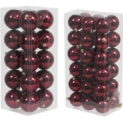 Kerstversiering kunststof kerstballen bordeaux rood 6 en 8 cm pakket van 56x stuks - Kerstbal