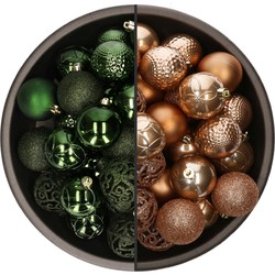 74x stuks kunststof kerstballen mix van camel bruin en donkergroen 6 cm - Kerstbal
