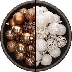 74x stuks kunststof kerstballen mix van camel bruin en wit 6 cm - Kerstbal