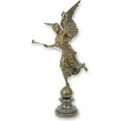A BRONZE SCULPTURE OF THE WINGED VICTORY