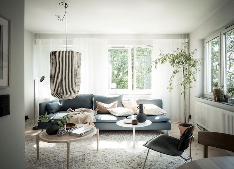 Binnenkijken in een Zweeds huis met blauw, wit en hout