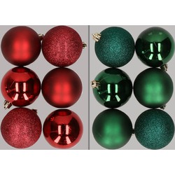 12x stuks kunststof kerstballen mix van donkerrood en donkergroen 8 cm - Kerstbal