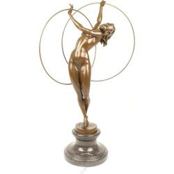 BRONZEN BEELD VAN EEN HOEPELDANSERES