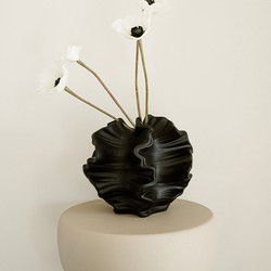 Indore Home - Coral vaas M - Vaas keramiek - Decoratieve accessoires - Zwart