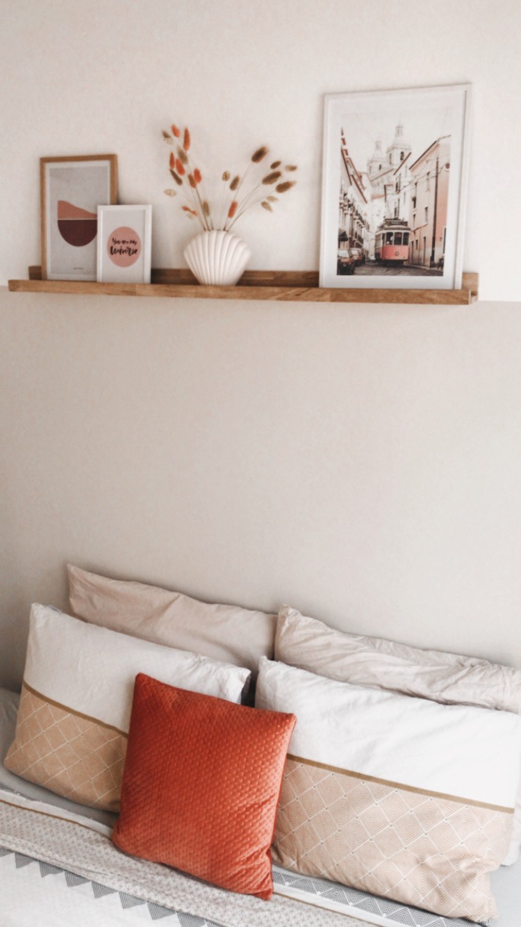 een wandplank boven je bed | HomeDeco.nl