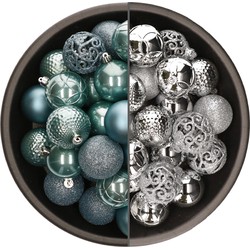 74x stuks kunststof kerstballen mix van zilver en ijsblauw 6 cm - Kerstbal