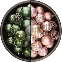 74x stuks kunststof kerstballen mix salie groen en lichtroze 6 cm - Kerstbal