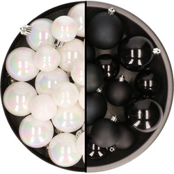 Kerstversiering kunststof kerstballen mix zwart/parelmoer wit 4-6-8 cm pakket van 68x stuks - Kerstbal