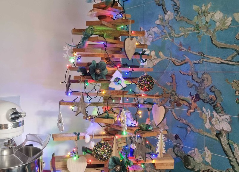 Uniek: de houten kerstboom zo decoreer je hem