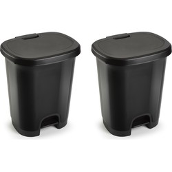 Set van 2x stuks kunststof afvalemmers/vuilnisemmers zwart 18 liter met pedaal - Pedaalemmers