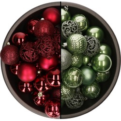 74x stuks kunststof kerstballen mix van donkerrood en salie groen 6 cm - Kerstbal