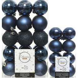 Decoris kerstballen 46x stuks donkerblauw 4 en 6 cm kunststof - Kerstbal