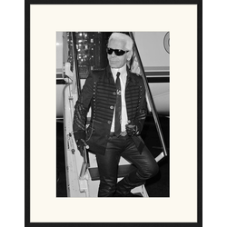 Any Image Print 'Karl Lagerfeld' - Schilderij - Wanddecoratie - Inclusief beukenhouten lijst - Poster - 73x93cm - Zwarte lijst met Passe Partout