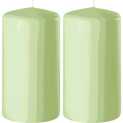 2x Kaarsen lichtgroen 6 x 12 cm 45 branduren sfeerkaarsen - Stompkaarsen