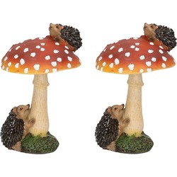 Set van 2x stuks vliegenzwam paddenstoelen tuinbeeldjes met egels 11 cm - Tuinbeelden
