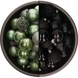 74x stuks kunststof kerstballen mix van salie groen en zwart 6 cm - Kerstbal