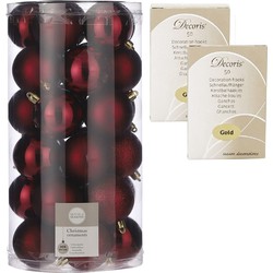 30x stuks kunststof kerstballen donkerrood 6 cm inclusief kerstbalhaakjes - Kerstbal