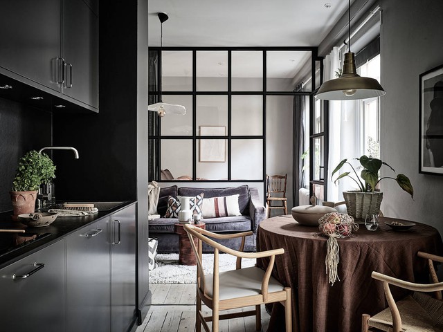 Shop the look: klein sfeervol appartement met donkere kleuren