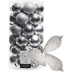 43x stuks kunststof kerstballen en dennenappel ornamenten zilver - Kerstbal