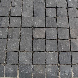 TB basalt Rion natuursteen keien Antraciet 14 x 14 x 5/7 cm