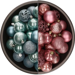 74x stuks kunststof kerstballen mix van ijsblauw en velvet roze 6 cm - Kerstbal